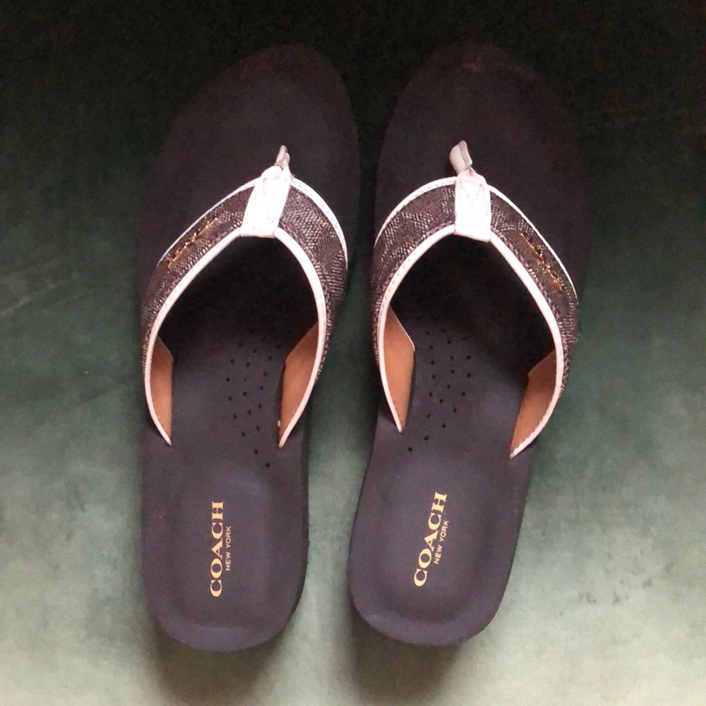🌺Coach Flip Flops🌺